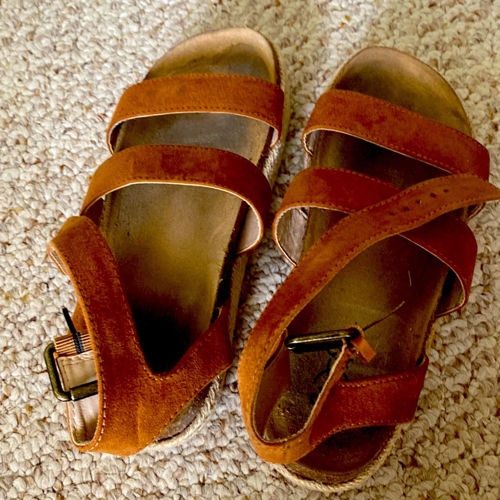 Brownish tan wedges for girls size 4